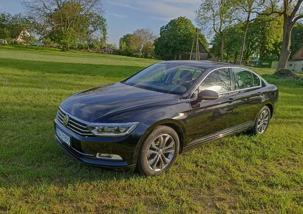 volkswagen passat wronki Volkswagen Passat cena 77000 przebieg: 101000, rok produkcji 2018 z Wronki